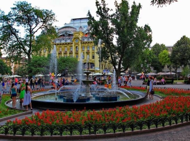 Сад города Одессы интересно