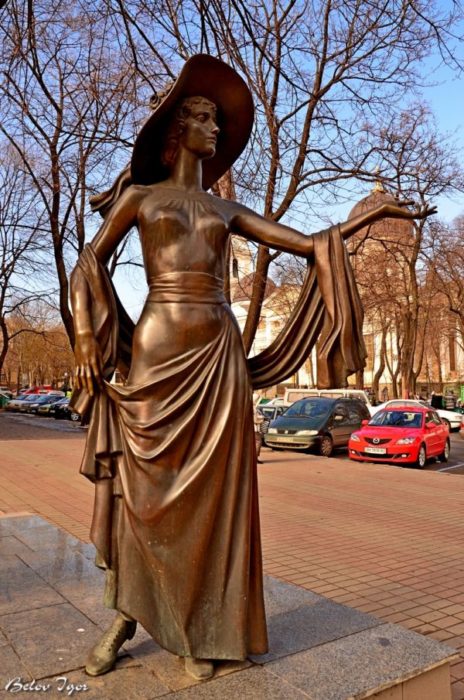 Памятник Вере Холодной