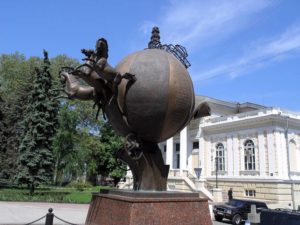 Памятник Апельсину Одесса