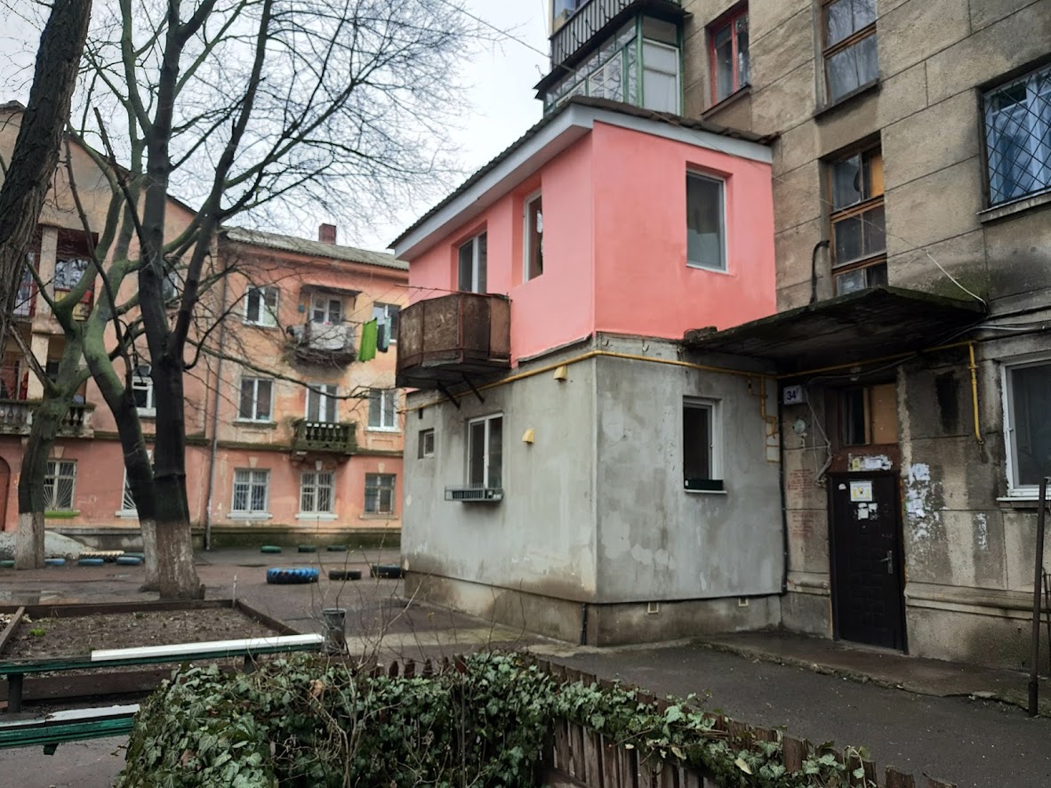 Одесские балконы, жуткие и беспощадные