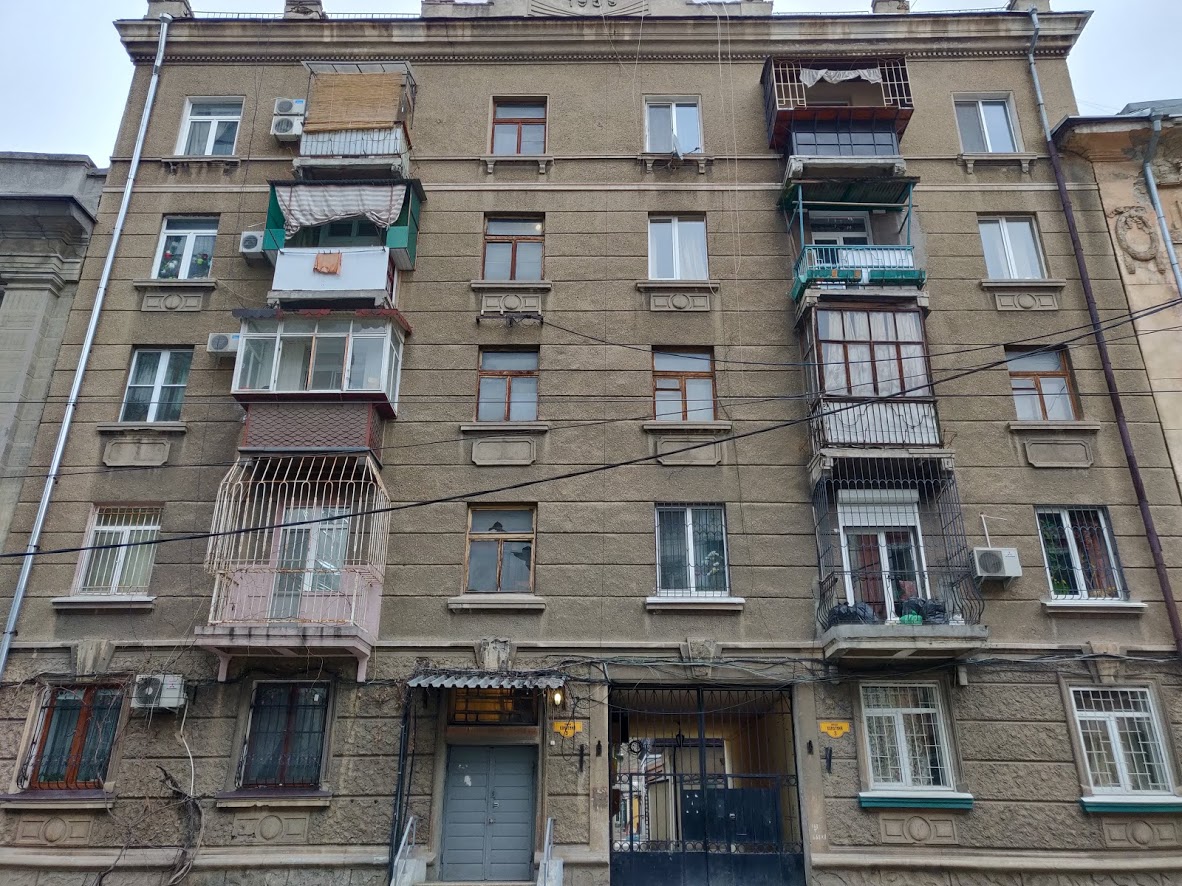 Одесские балконы, жуткие и беспощадные