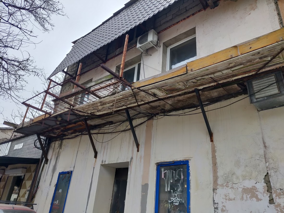 Одесские балконы, жуткие и беспощадные