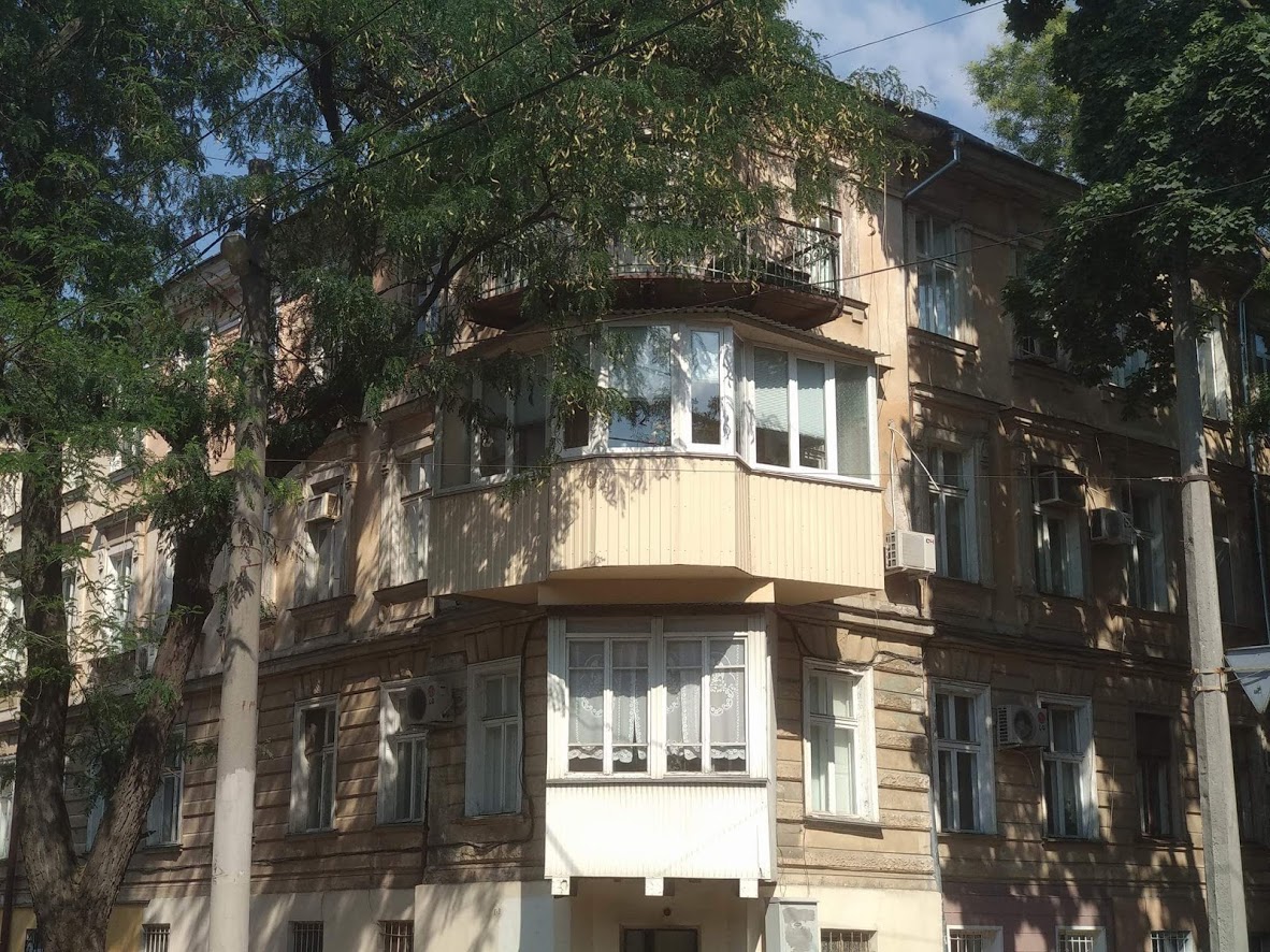 Одесские балконы, жуткие и беспощадные