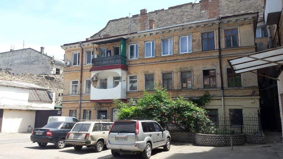 Одесские балконы, жуткие и беспощадные