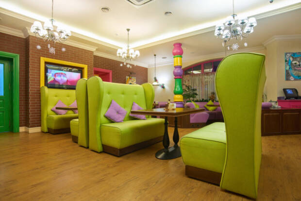 Игровая комната с лабиринтом в ресторане Зазеркалье. Рестораны, кафе, пиццерии, суши > Рестораны, Одесса