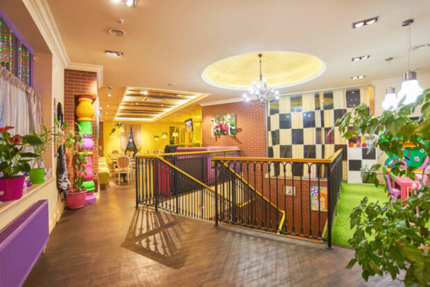 Игровая комната с лабиринтом в ресторане Зазеркалье. Рестораны, кафе, пиццерии, суши > Рестораны, Одесса