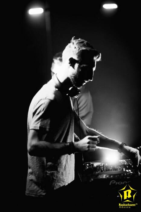 Radioactive, кальянная в Аркадии. Ночные клубы, караоке, боулинг, бильярд > Кальянные, Одесса