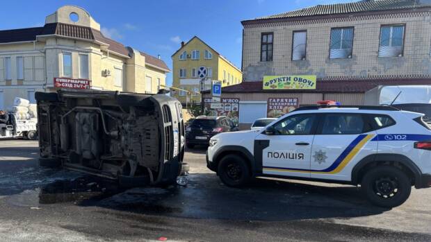 Натовп перевернув мікроавтобус ТЦК на одеському ринку