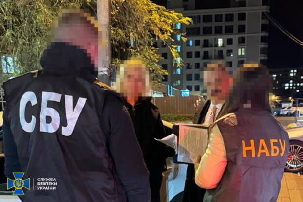 В Одесі викрили суддю та адвокатку, які за хабарі ухвалювали «потрібні» рішення в судах