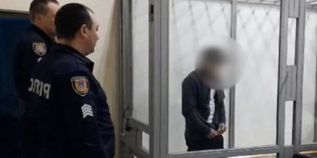Вбивство матері та сестри в Одеській області: 18-річного юнака засуджено до 13 років в'язниці