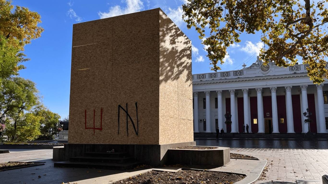 Чому пам'ятник Пушкіну в Одесі досі не демонтований: причини від міської влади