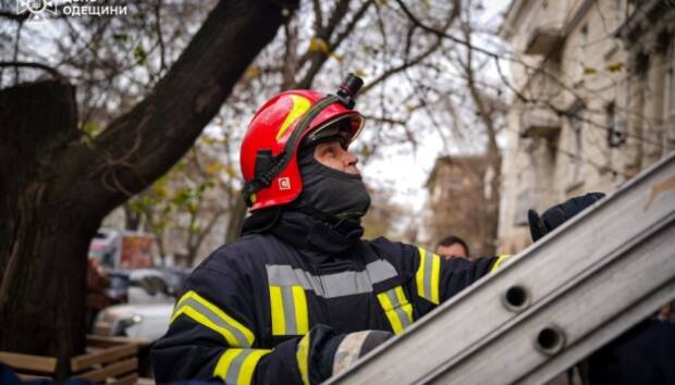 Обвал балкону в Одесі: двох жінок врятували з-під завалу