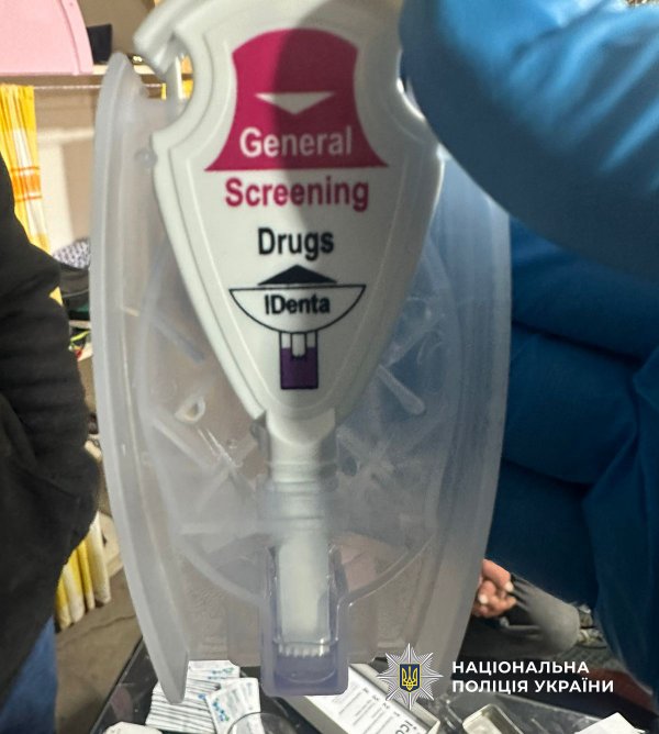 Чоловік маскував психотропи в губках для передачі у колонію на Одещині