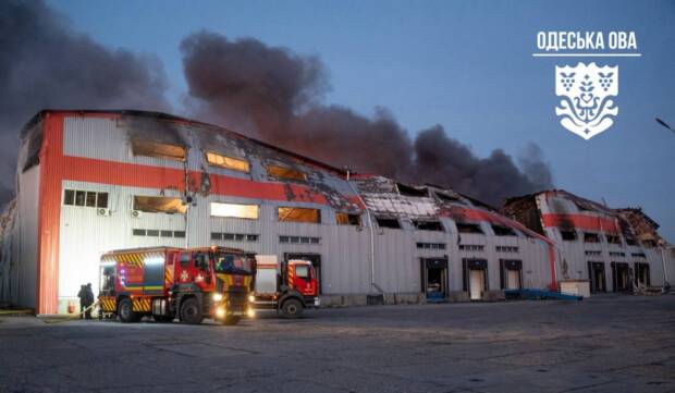 Внаслідок атаки по Одещині вночі 16 грудня зайнявся склад з бойлерами та обігрівачами