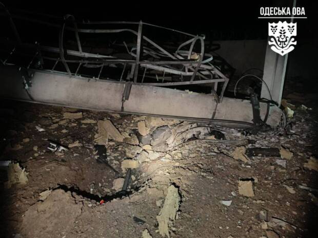 Вночі 26 грудня росіяни завдали масованої атаки ударними безпілотниками по Одеському та Ізмаїльському районам області. Під вогнем опинилися портова та енергетична інфраструктура, пошкоджені судна під прапорами Словаччини та Палау.