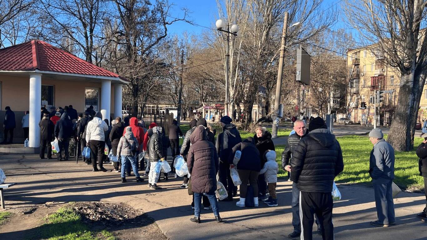 Одеса без води: адреси водовозів та бюветів 14 грудня 2025