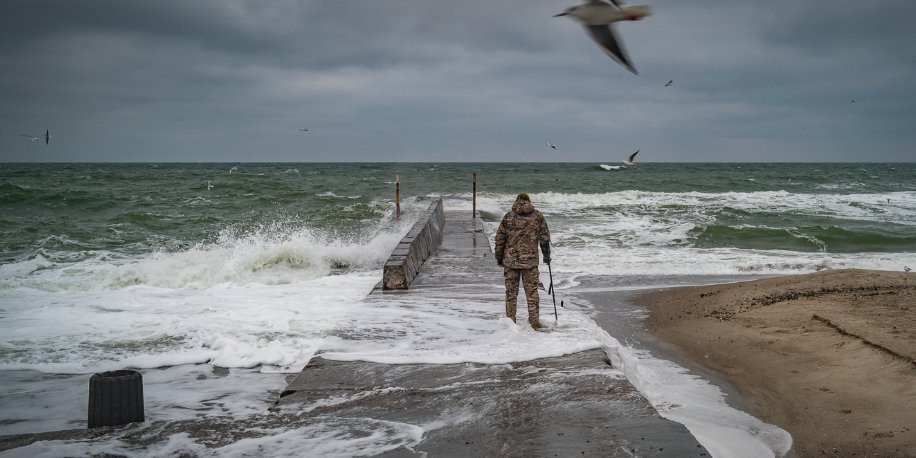 Зворушлива історія військового на пірсі Одеси - символ незламності українських захисників