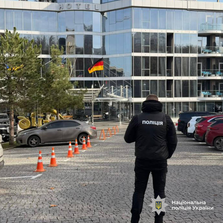 20 млн грн збитків: Нацполіція викрила незаконне захоплення земель на Ланжероні