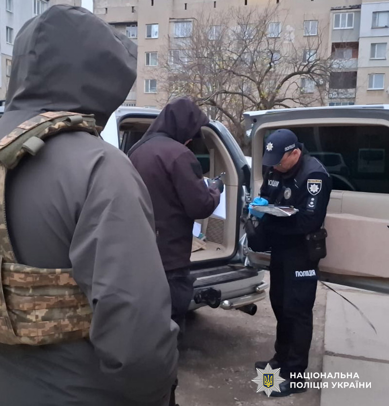 На Одещині затримали чоловіка з бойовими гранатами у автомобілі