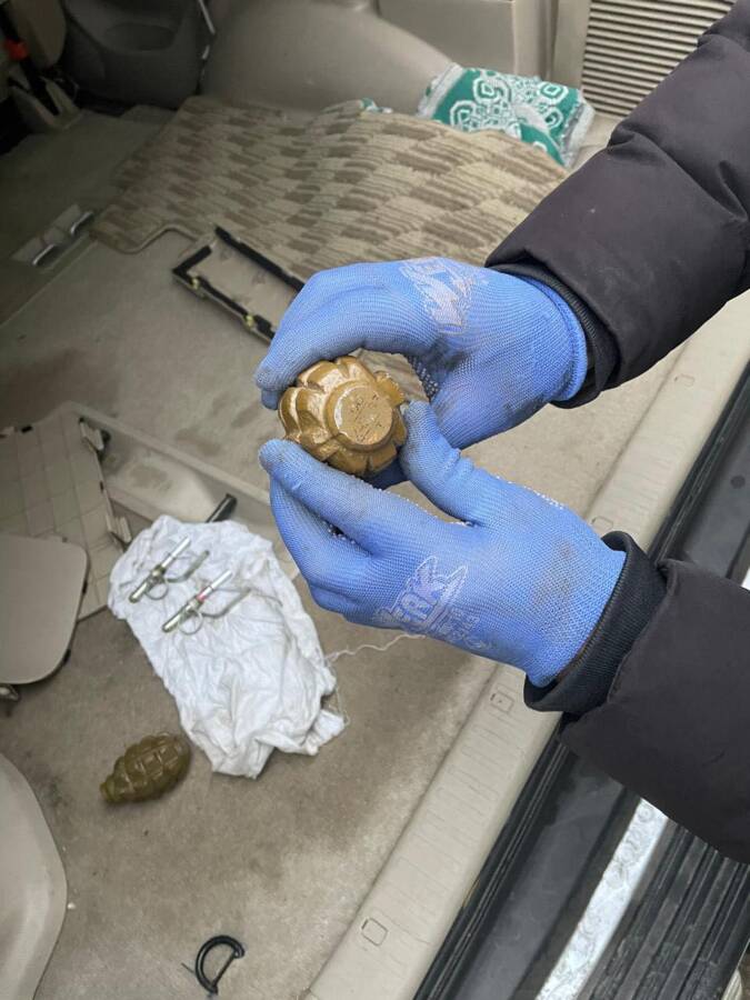 На Одещині затримали чоловіка з бойовими гранатами у автомобілі