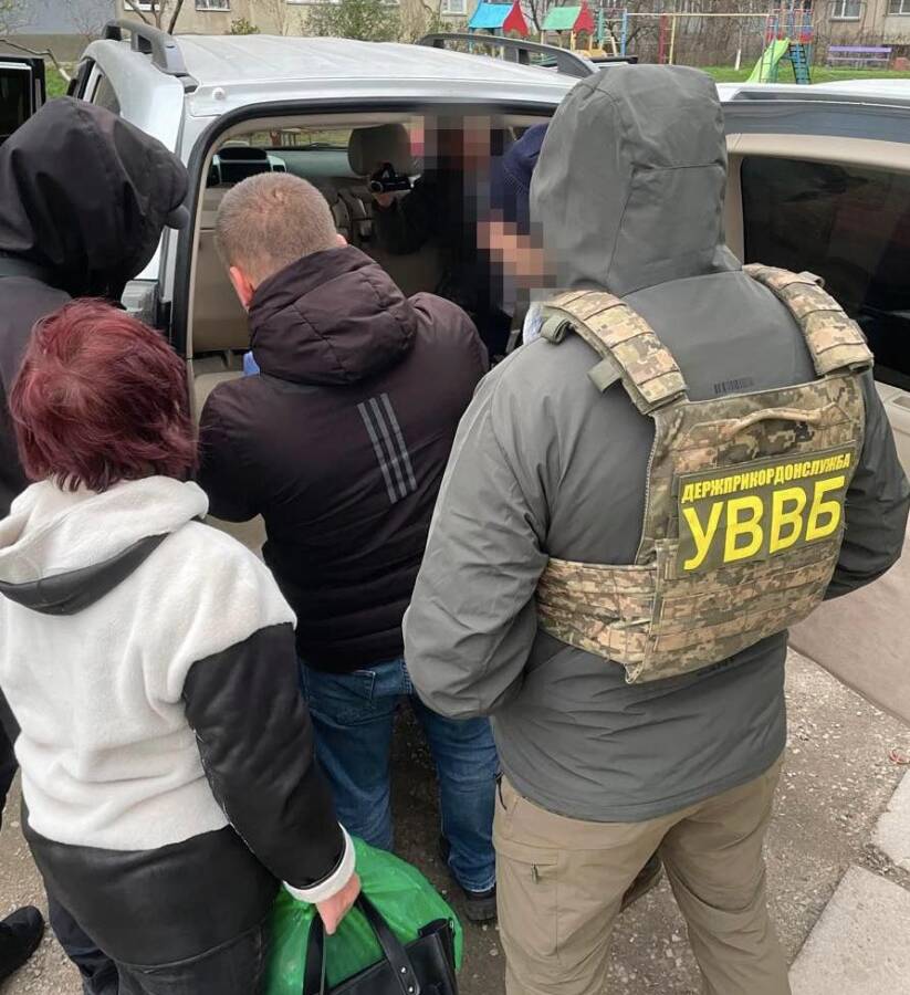 На Одещині затримали чоловіка з бойовими гранатами у автомобілі