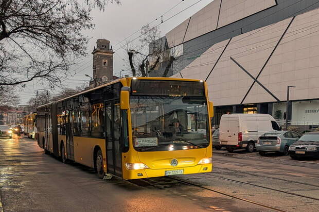 З 15 січня в Одесі почнуть курсувати два нові соціальні маршрути — №10 та №15. Проїзд буде безоплатним, інтервал руху становитиме 100 хвилин. Маршрут №10 з'єднує вулицю І. Рабіна з Залізничним вокзалом, а №15 проходить по центральній частині міста.