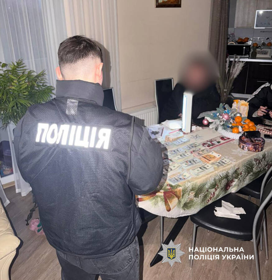 Невролога затримали за вимаганням 1600 доларів за оформлення інвалідності