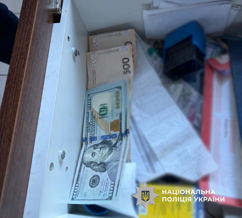 Невролога затримали за вимаганням 1600 доларів за оформлення інвалідності