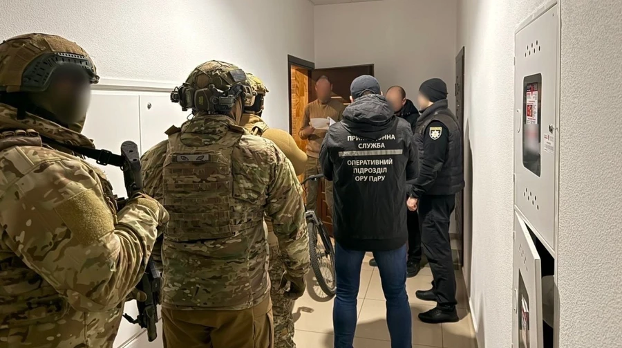 Викрита схема переправлення чоловіків через кордон: 100+ осіб, 33 епізоди