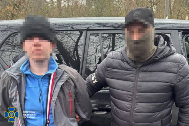 СБУ викрила російського агента, який на замовлення фсб підготував схрон зі зброєю для замовних убивств в Одесі