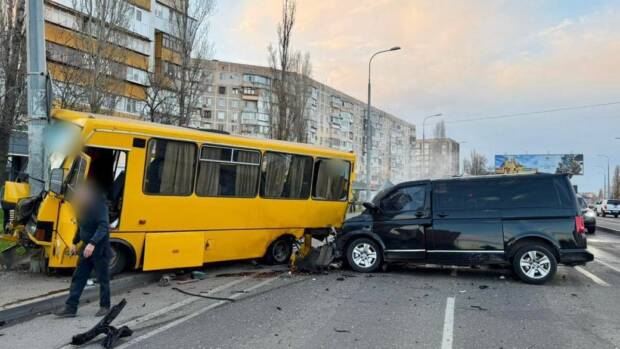 Смертельна аварія в Одесі: загинула пасажирка маршрутки, є постраждалі