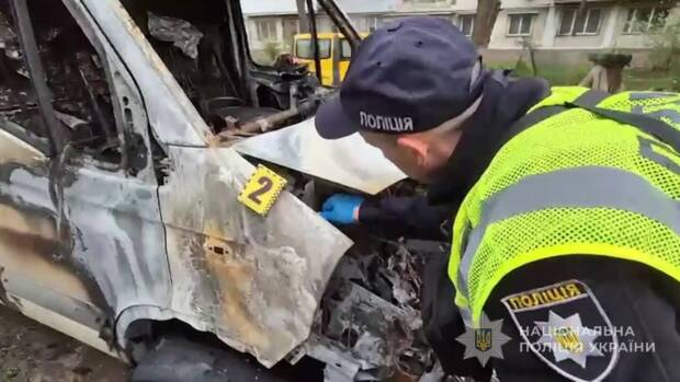 У Одесі затримали чоловіка за підпал мікроавтобуса на замовлення
