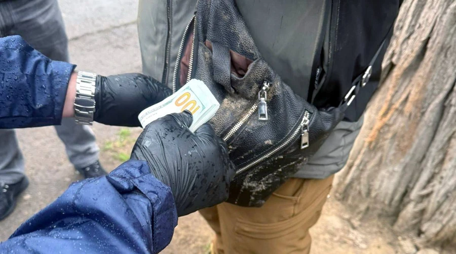 На Одещині затримали посадовця ТЦК за хабар за влаштування на посаду