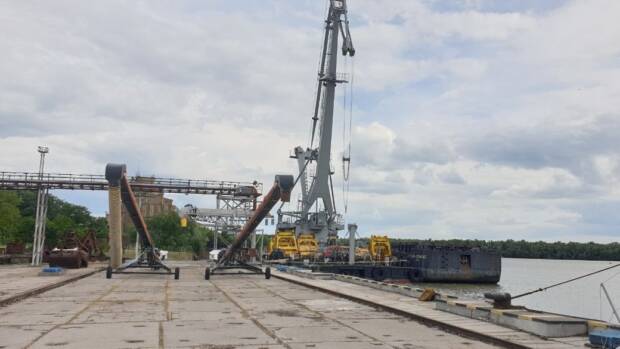 У порту Великої Одеси внаслідок російської пошкоджено судно під прапором Островів Кука