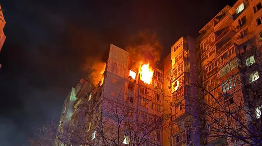 Дрони атакували Одесу 1 травня: пожежі в багатоповерхівках, 2 постраждалих