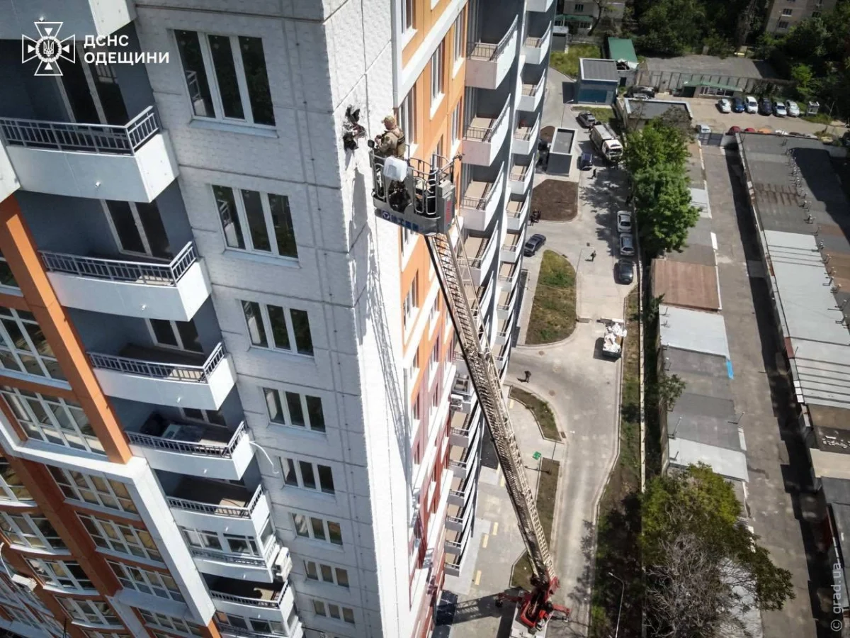 Знешкодження неразорвавшегося шахеда в Одесі на 15 поверху