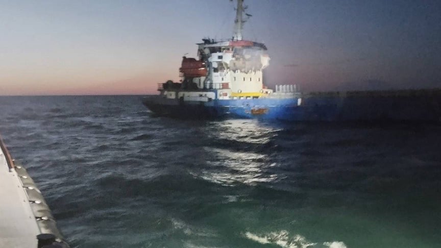 ВМС України урятували моряків турецького судна після атаки дрона