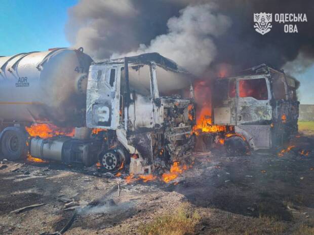 Росіяни атакували стоянку вантажного транспорту на Одещині, є загиблий і поранені