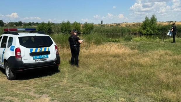 На Одещині поліція встановлює обставини загибелі 17-річної дівчини. Її тіло виявили вранці 23 червня у зашморгу на околиці села Великодолинської громади.